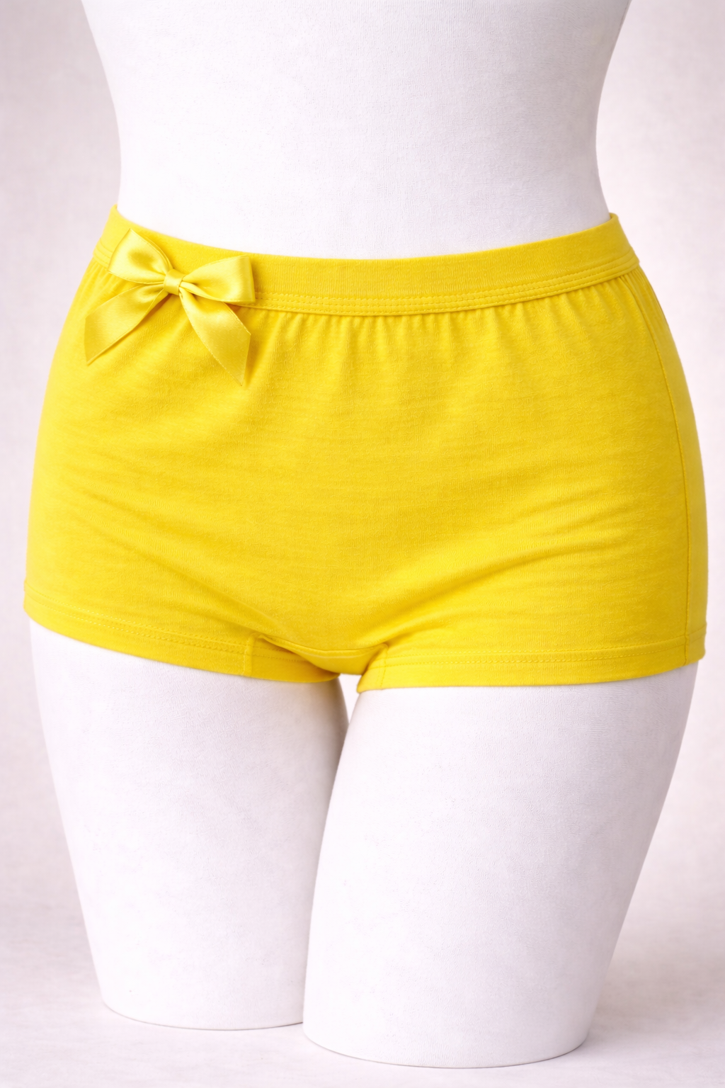 شورت نخی پادار کش پهن ساده رنگ زرد زنانه برند الماس